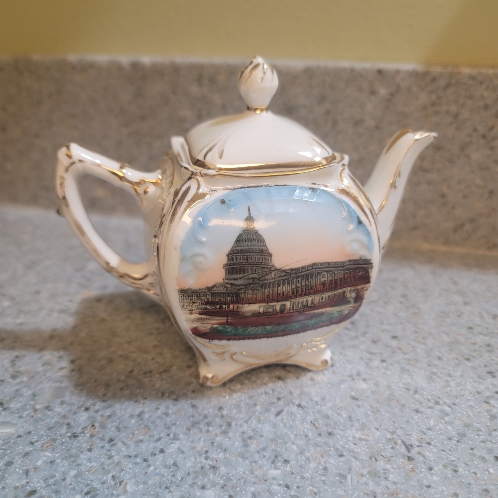 Vintage U.S. Capital Washington D.C. Advertisement Tea Pot Gold Accents Germany